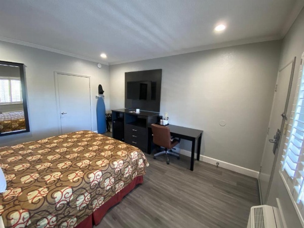 Budget Inn Of Hayward image 21